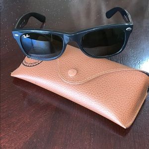 RayBan Unisex Wayfarer Classic Sunglasses